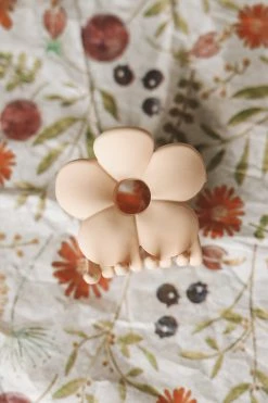 ELLISON + YOUNG MATTE FLOWER POWER HAIR CLIP ACCESSORIES