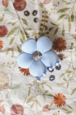 ELLISON + YOUNG MATTE FLOWER POWER HAIR CLIP ACCESSORIES