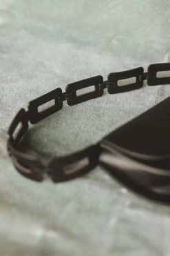 MELIE BIANCO ACCESSORIES INEZ VEGAN SHOULDER BAG · BLACK