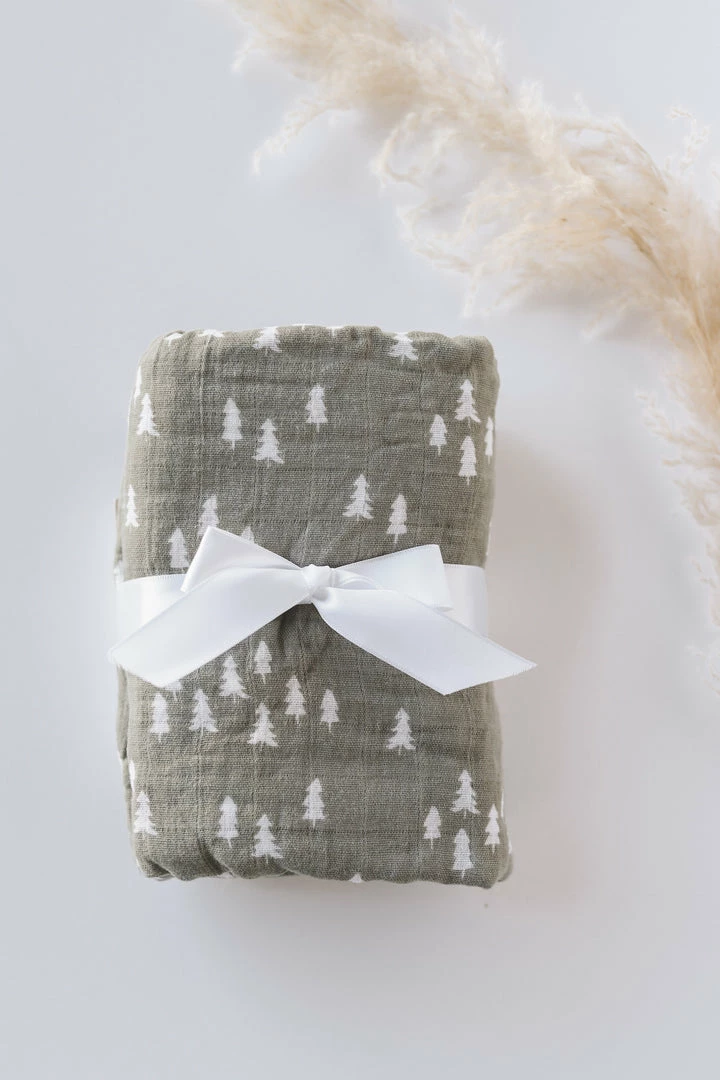 MEBIE BABY PINES MUSLIN SWADDLE BLANKET LIFESTYLE 3 MEBIE BABY PINES MUSLIN SWADDLE BLANKET LIFESTYLE