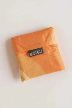 ACCESSORIES BAGGU REUSABLE BAG · FRUITS + FLORALS 16 ACCESSORIES BAGGU REUSABLE BAG · FRUITS + FLORALS