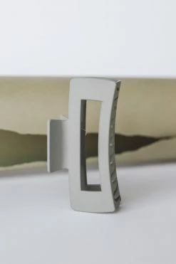 TIEPOLOGY RECTANGULAR HAIR CLIP · GREEN TEA ACCESSORIES