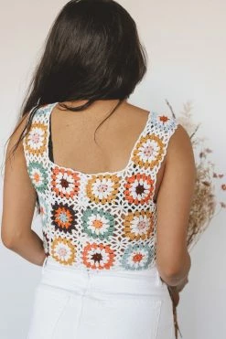 LE LIS WILLOW CROCHET CROP TOP