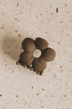 WALL TO WALL VINTAGE FLOWER HAIR CLIP ACCESSORIES