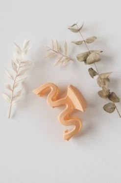 WALL TO WALL ACCESSORIES WAVY HAIR CLIP