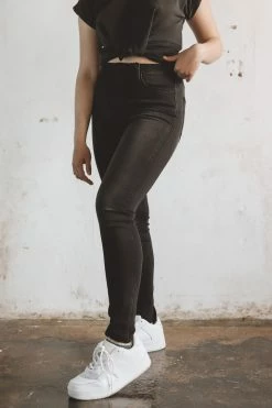 JUST BLACK EVA SCISSOR-CUT JEANS