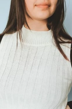 LISTICLE MORNINGSIDE CROP TOP