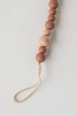 CHEWABLE CHARM LIFESTYLE CLASSIC PACIFIER CLIP · WOOD + MAUVEWOOD