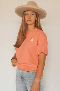 Kittsona LAKE VIBES AND BOAT RIDES TEE