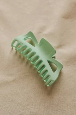 WALL TO WALL OVERSIZED HAIR CLAW CLIP ACCESSORIES