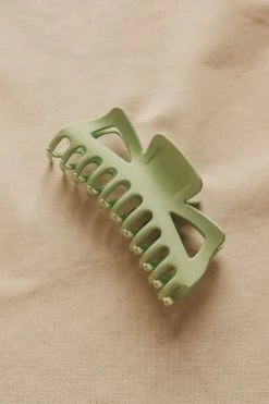 WALL TO WALL OVERSIZED HAIR CLAW CLIP ACCESSORIES