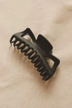 WALL TO WALL OVERSIZED HAIR CLAW CLIP ACCESSORIES