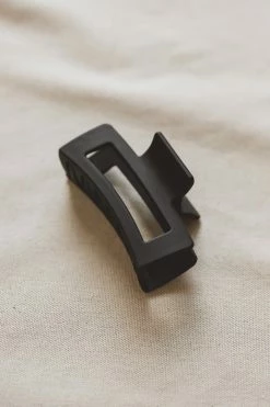 WALL TO WALL RECTANGULAR MATTE HAIR CLIP