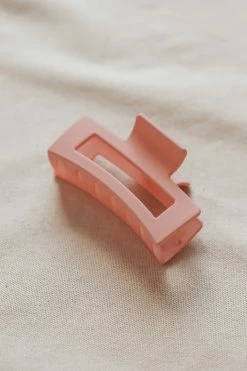 WALL TO WALL RECTANGULAR MATTE HAIR CLIP