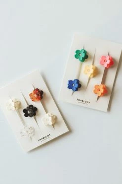 TIEPOLOGY MINI DAISY HAIR CLIP SET (5 PIECES) · CLASSIC ACCESSORIES