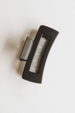TIEPOLOGY RECTANGULAR HAIR CLIP · BLACK