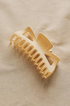 WALL TO WALL OVERSIZED HAIR CLAW CLIP ACCESSORIES