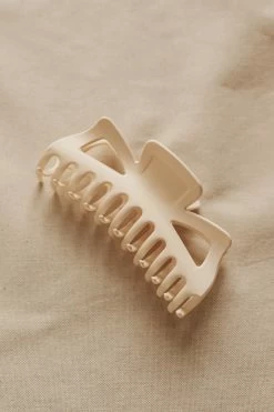 WALL TO WALL OVERSIZED HAIR CLAW CLIP ACCESSORIES