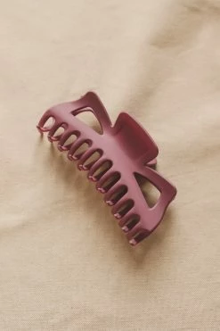 WALL TO WALL OVERSIZED HAIR CLAW CLIP ACCESSORIES