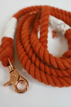 SASSY WOOF ROPE LEASH · ATHENS