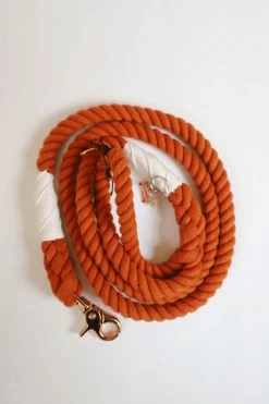 SASSY WOOF ROPE LEASH 路 ATHENS