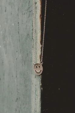 GIRLY SMILEY FACE NECKLACE
