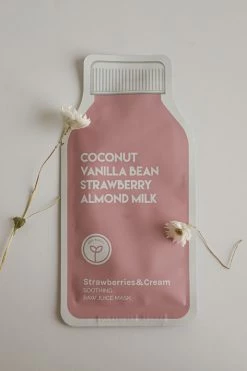 ESW BEAUTY STRAWBERRIES & CREAM SOOTHING RAW JUICE MASK LIFESTYLE